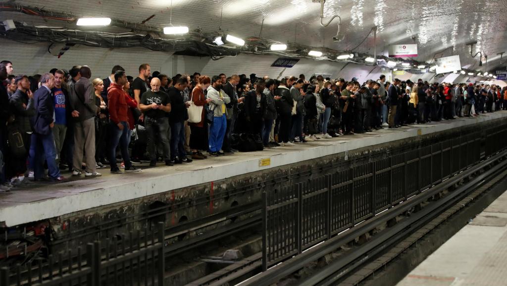 Paris tem a maior greve do metrô em 12 anos contra projeto de reforma da Previdência